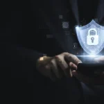 Teléfono que muestra el bloqueo del dispositivo con la señal de seguridad de datos por datacultr